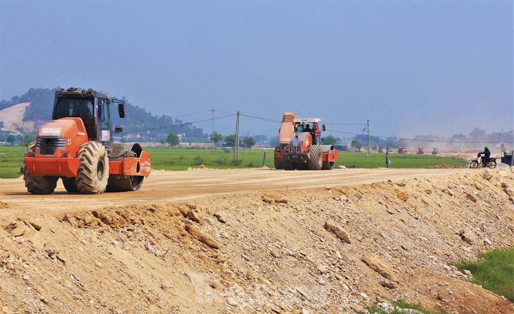 Sat lo khi thi cong cao toc, mot nu cong nhan tu vong hinh anh