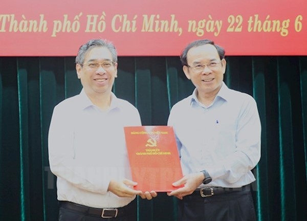 Pho Bi thu Thanh uy TP.HCM nhan them nhiem vu moi hinh anh