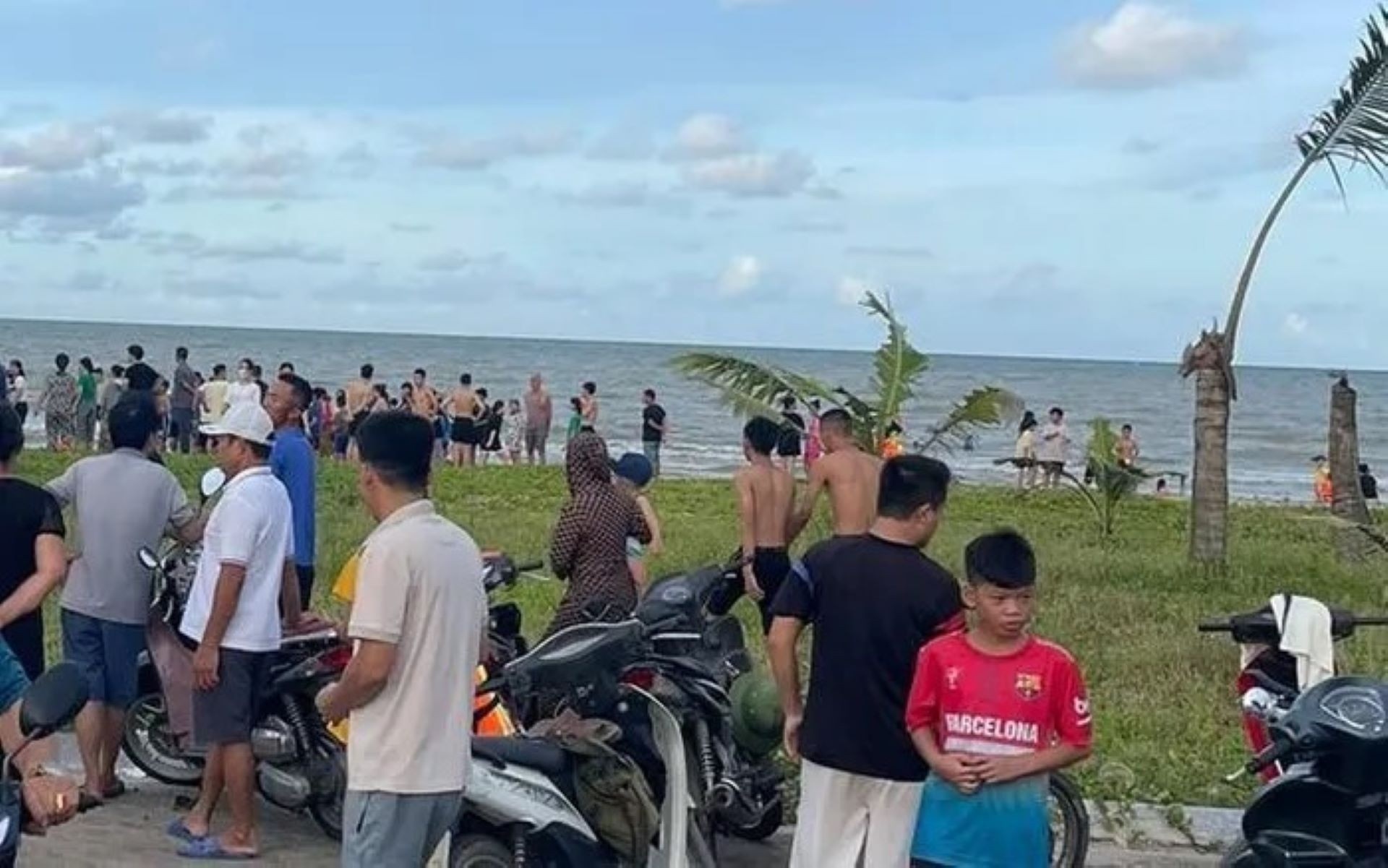 3 thieu nien tu vong khi tam bien o Thanh Hoa hinh anh