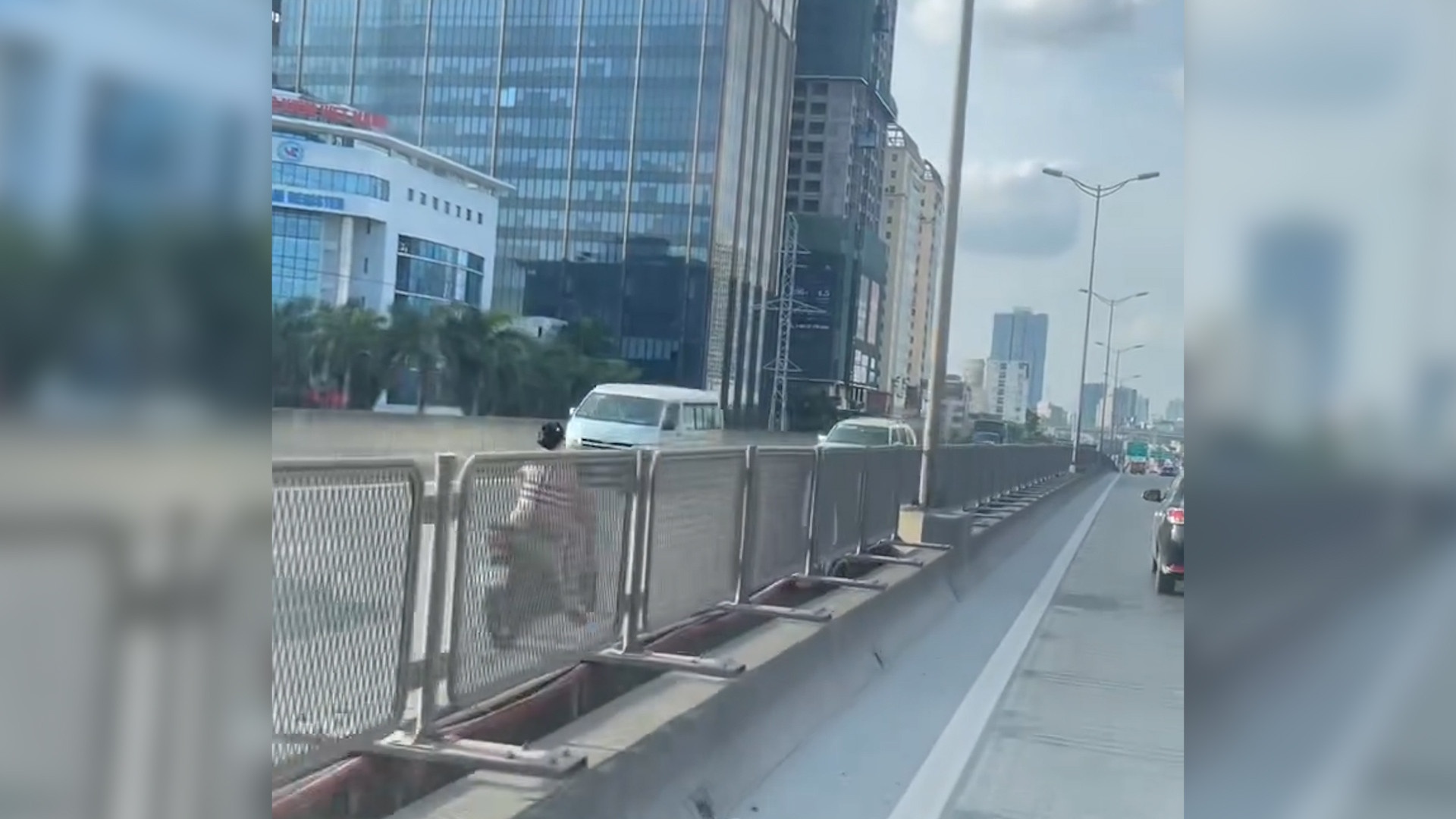 xe may nguoc chieu,  duong vanh dai 3 anh 1