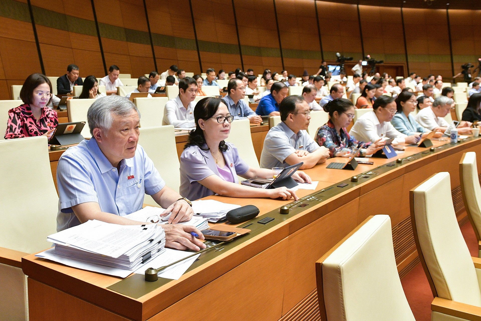 Quoc hoi thong nhat khong doi ten toa an tinh, huyen hinh anh