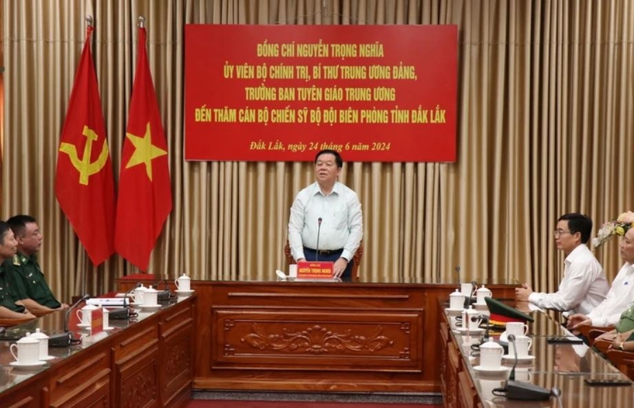 Doan Ban Tuyen giao Trung uong tham Bo Chi huy Bien phong tinh Dak Lak hinh anh