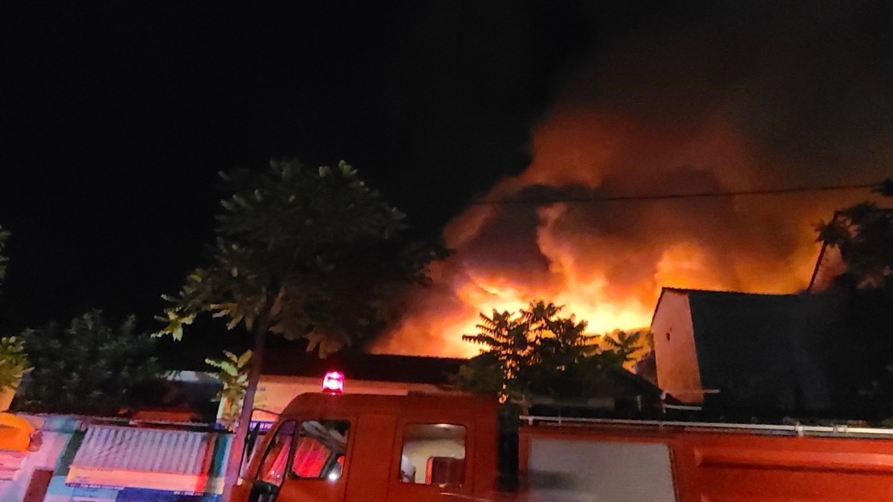 Chay chua Thuyen Lam o Hue, 200 m2 chinh dien bi thieu rui hinh anh