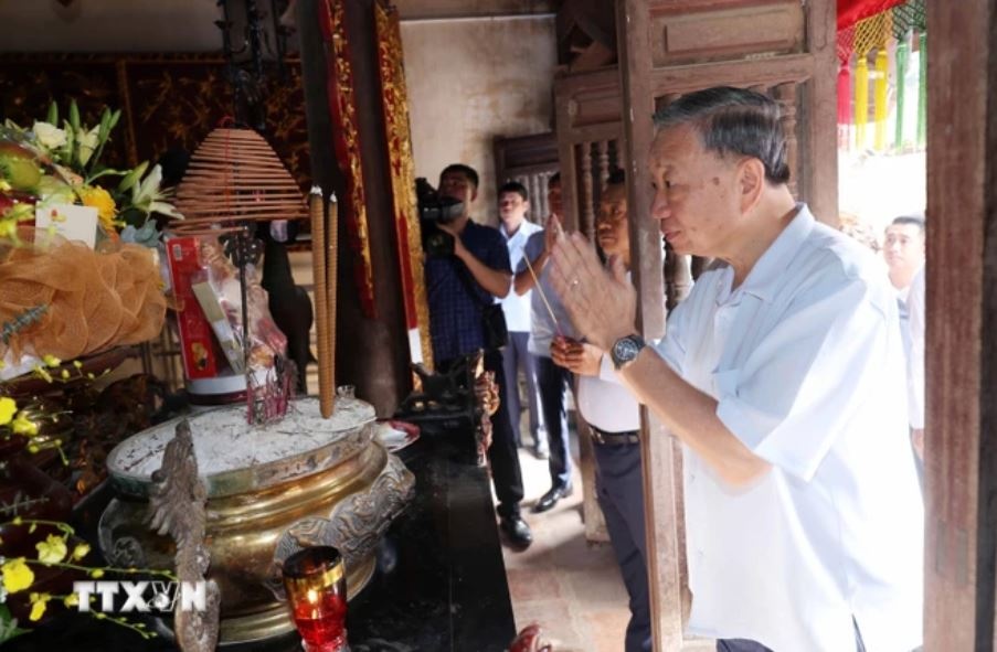 Chu tich nuoc To Lam anh 3