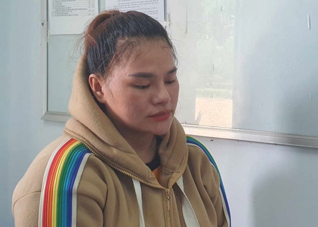 Thue xe om dong gia nhan vien ngan hang de lua dao hinh anh