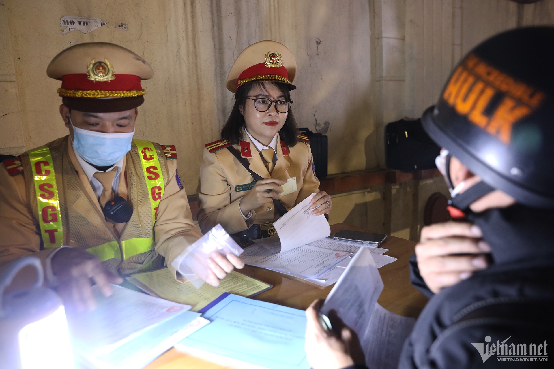 Tu 1/7, nguoi dan duoc xuat trinh giay to lai xe qua VNeID hinh anh