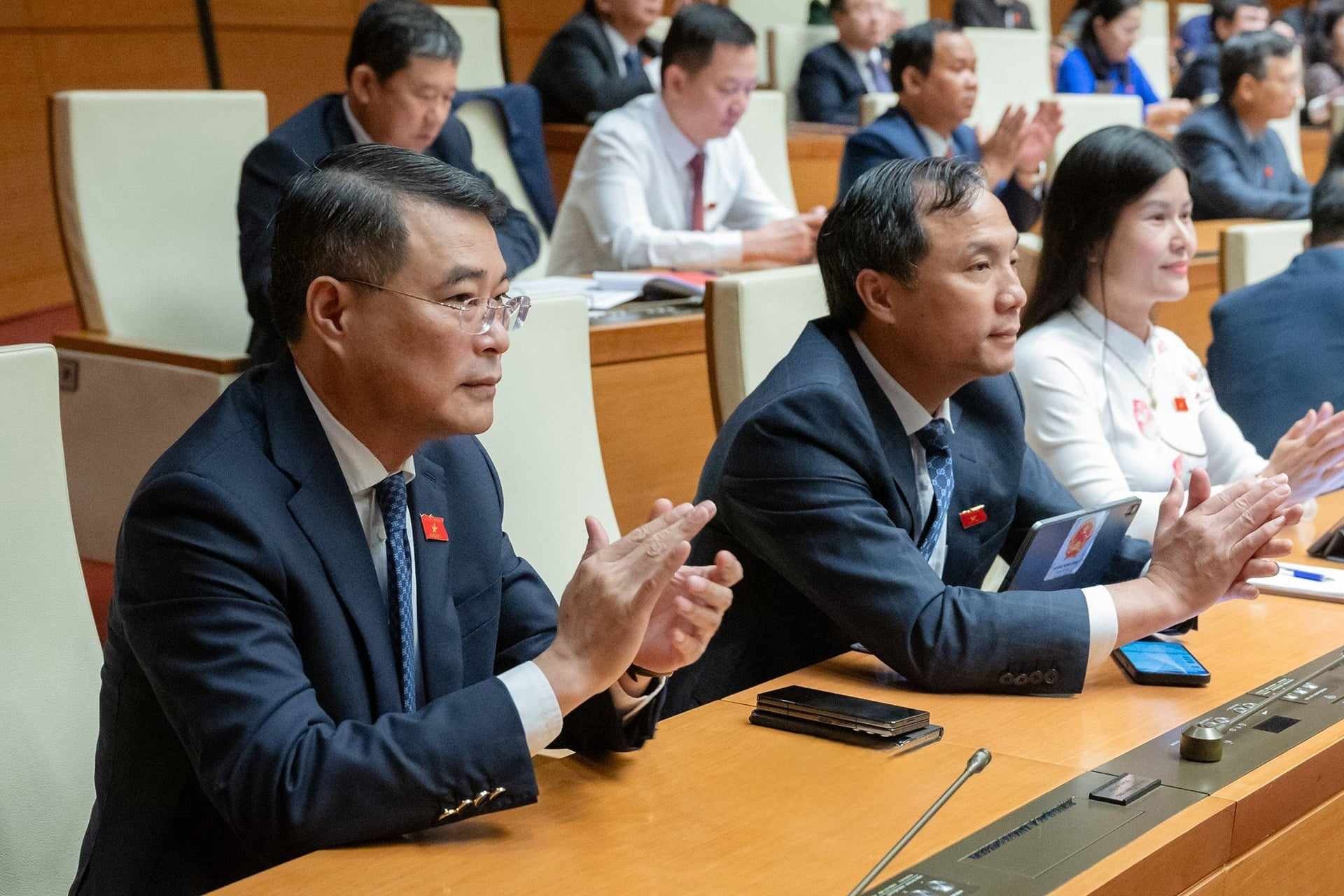 Hang chuc trieu cong chuc, vien chuc, huu tri duoc tang luong tu 1/7 hinh anh