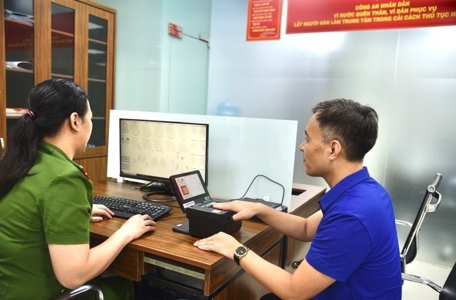 Nguoi goc Viet Nam chua xac dinh quoc tich se duoc cap can cuoc tu 1/7 hinh anh