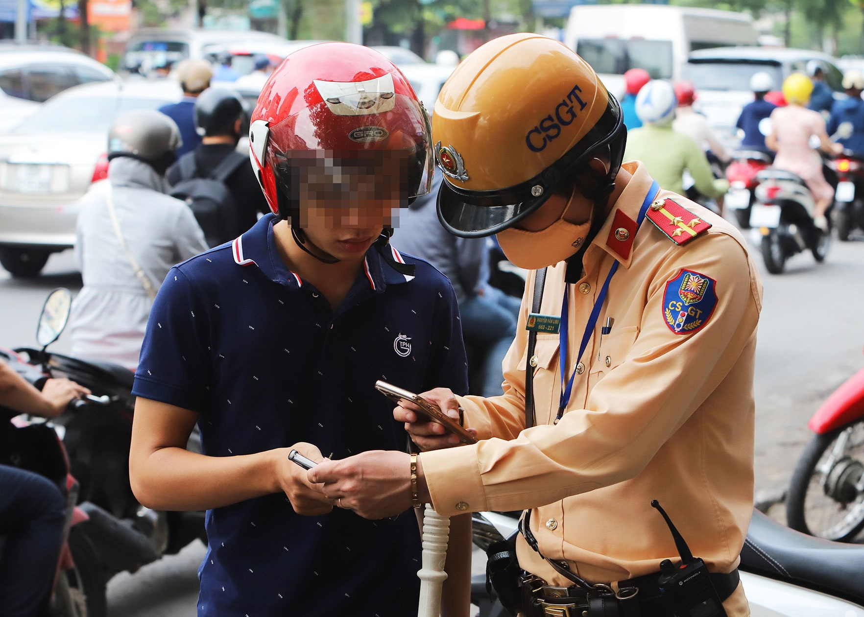 CSGT se tuoc quyen su dung giay to xe cua tai xe vi pham qua VNeID hinh anh