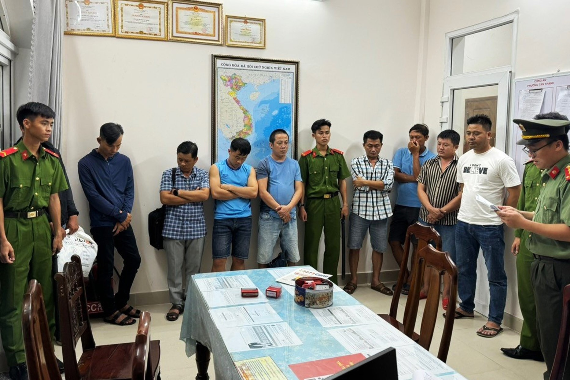 Ca do bong da,  Hon 50 ty dong,  Quang Nam,  EURO,  EURO 2024 anh 1