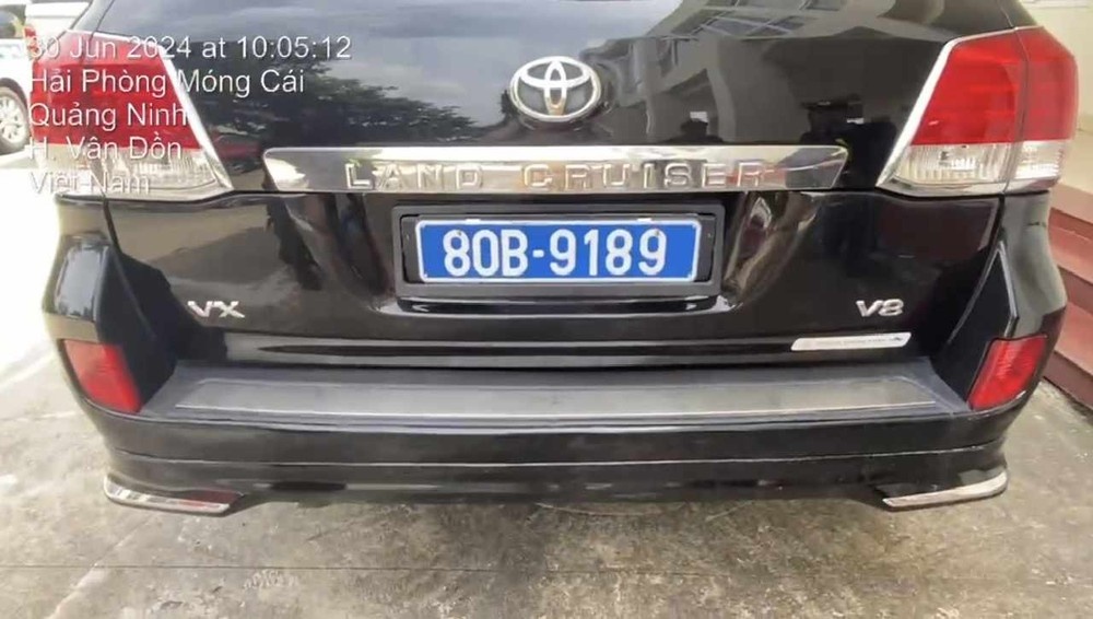 Xe Land Cruiser,  Biển số lật,  Vân Đồn,  Quảng Ninh ảnh 2 Xe Land Cruiser,  Bien so lat,  Van Don,  Quang Ninh anh 2