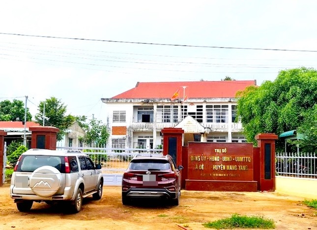 Tin moi vu chi huy truong quan su xa su dung ma tuy cung nguoi phu nu hinh anh