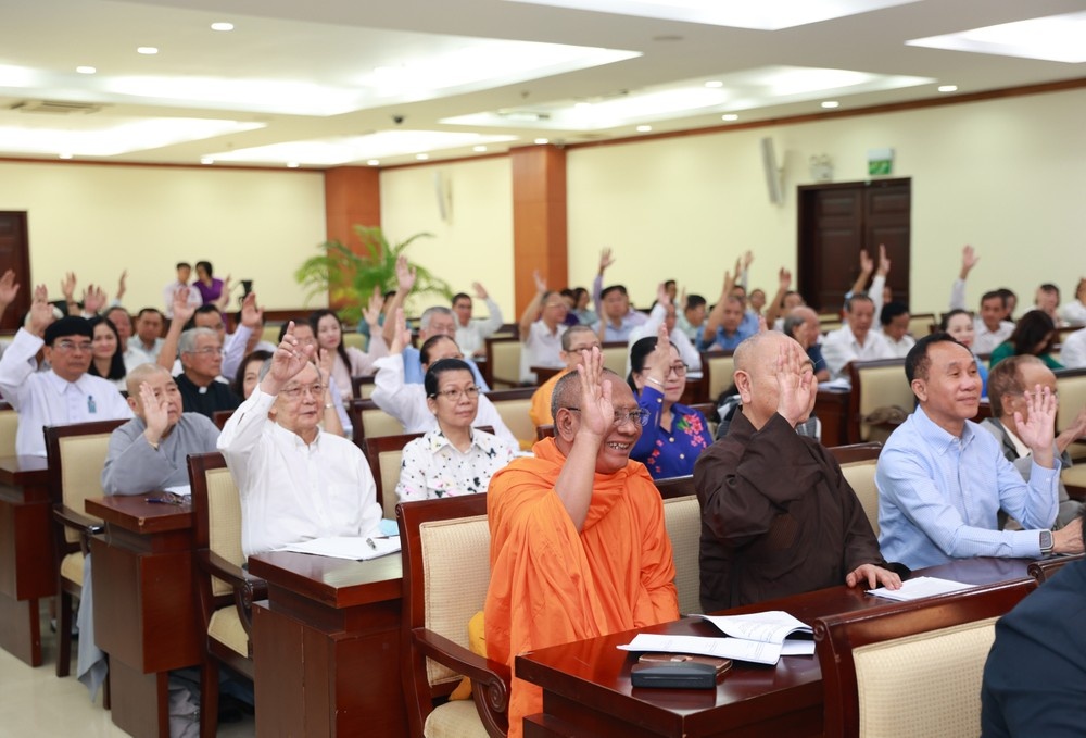 Pho bi thu Thanh uy TP.HCM kiem chuc Chu tich Uy ban MTTQ TP.HCM hinh anh