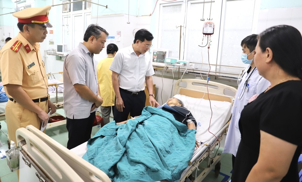 Nguyen nhan xe cho 48 nguoi lao xuong deo Cui Cho hinh anh