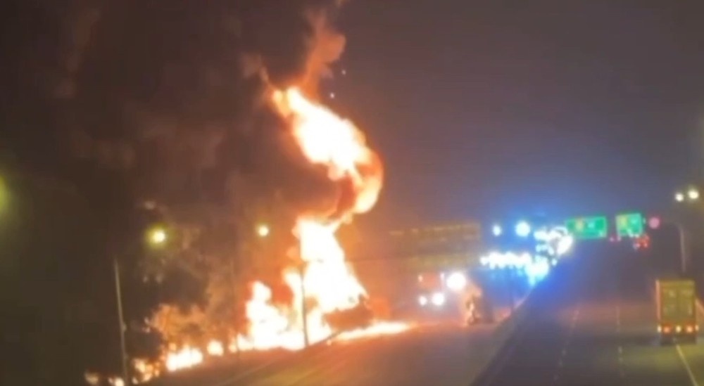 Chay xe cho xang anh 1