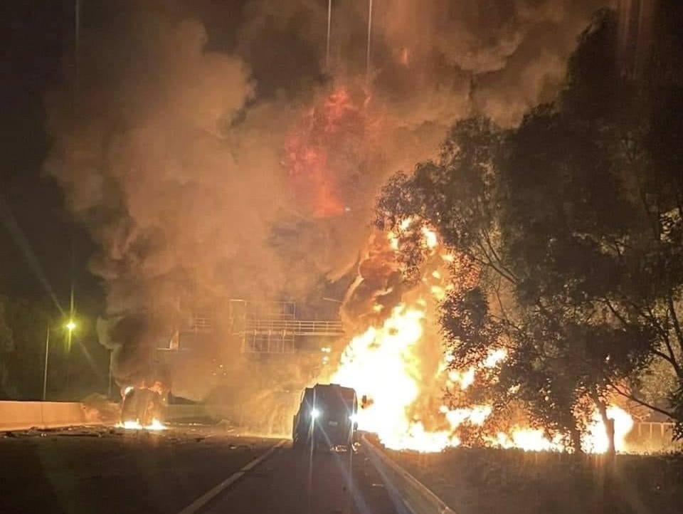 Chay xe cho xang anh 5