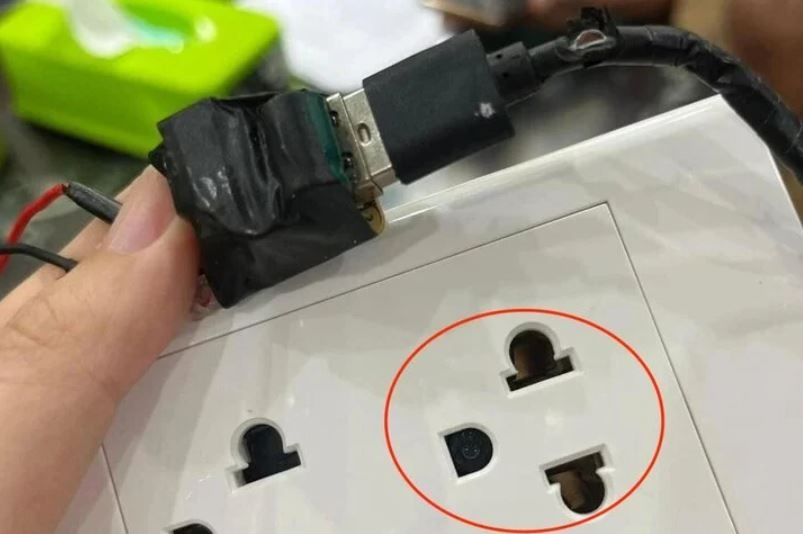 Phong tro o Ha Noi bi to lap camera quay len trong o dien hinh anh