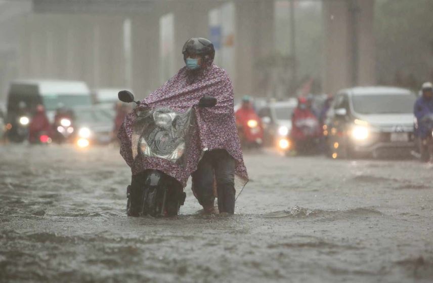 Thoi tiet 3/7: Ha Noi mua to hinh anh