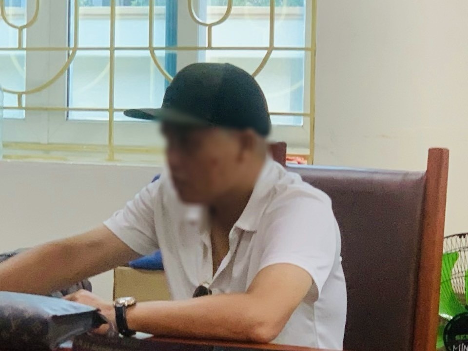 Trieu tap nguoi lai taxi nguoc chieu, danh vong tren duong o Ha Noi hinh anh