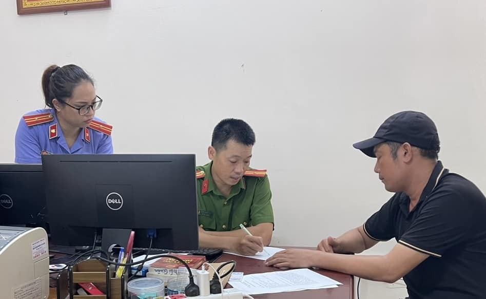 Sau va cham chet nguoi, tai xe bo tron khoi hien truong hinh anh