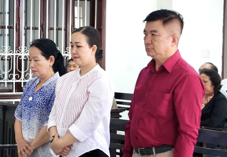 Doan Van Hung,  Benh vien Vinh Long,  Phan Thi Ngoc Tham,  Dinh Thi Thanh Chi anh 1