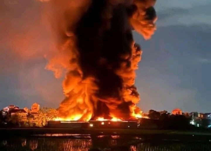 Chay tai nha xuong bao bi o Vinh Phuc, hang tram nguoi so tan tai san hinh anh