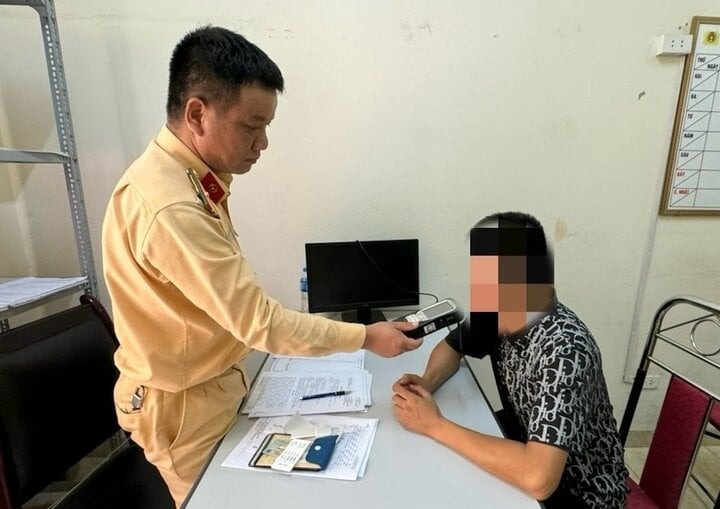 Danh tinh tai xe xe khach vuot den do, tong lat xe tai roi bo chay hinh anh