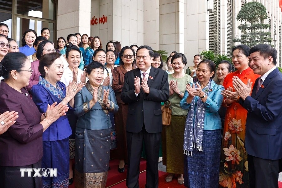 Chu tich Quoc hoi anh 6