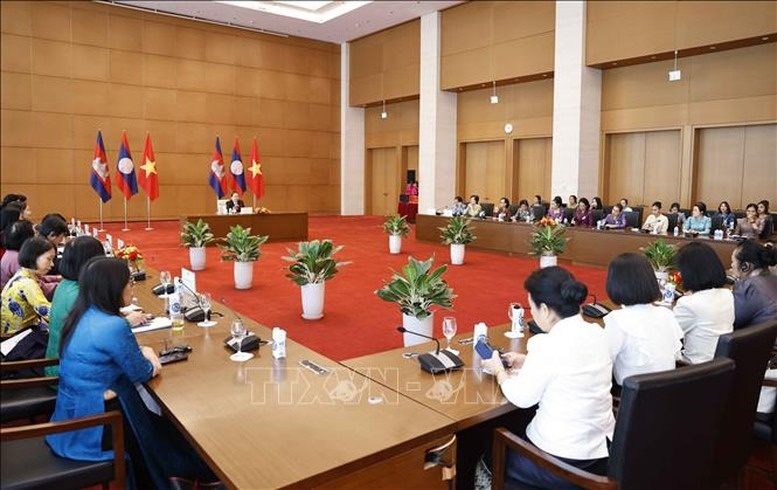 Chu tich Quoc hoi anh 2