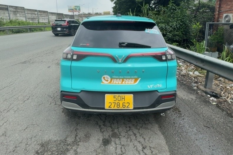 Di nguoc chieu tren cao toc, tai xe taxi neu ly do 'khong biet duong' hinh anh