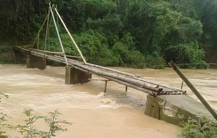 Lu lon cuon troi nguoi dan o Lang Son hinh anh