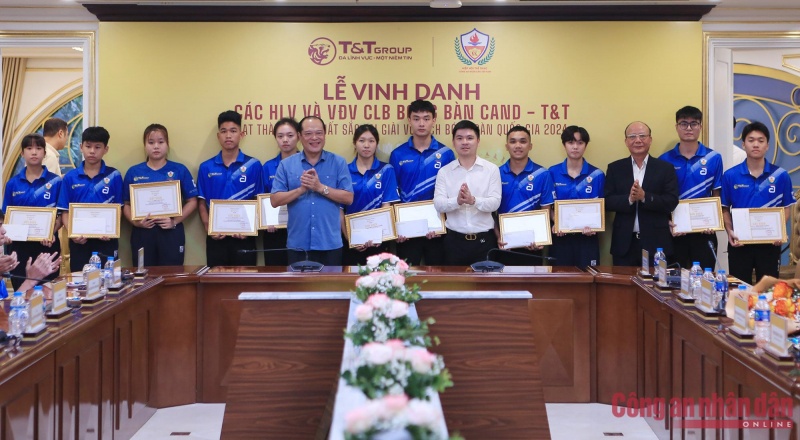 Dat thanh tich xuat sac, CLB Bong ban CAND – T&T nhan thuong lon hinh anh