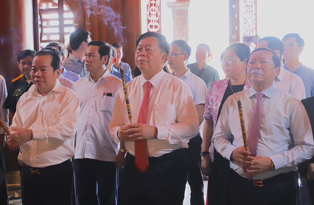 Truong Ban Tuyen giao Trung uong dang huong tai tuong dai Bac Ho hinh anh