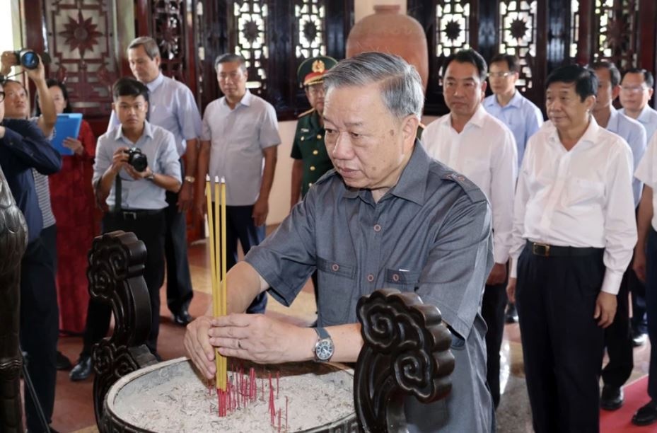 Hoat dong cua Chu tich nuoc To Lam tai tinh Vinh Long hinh anh