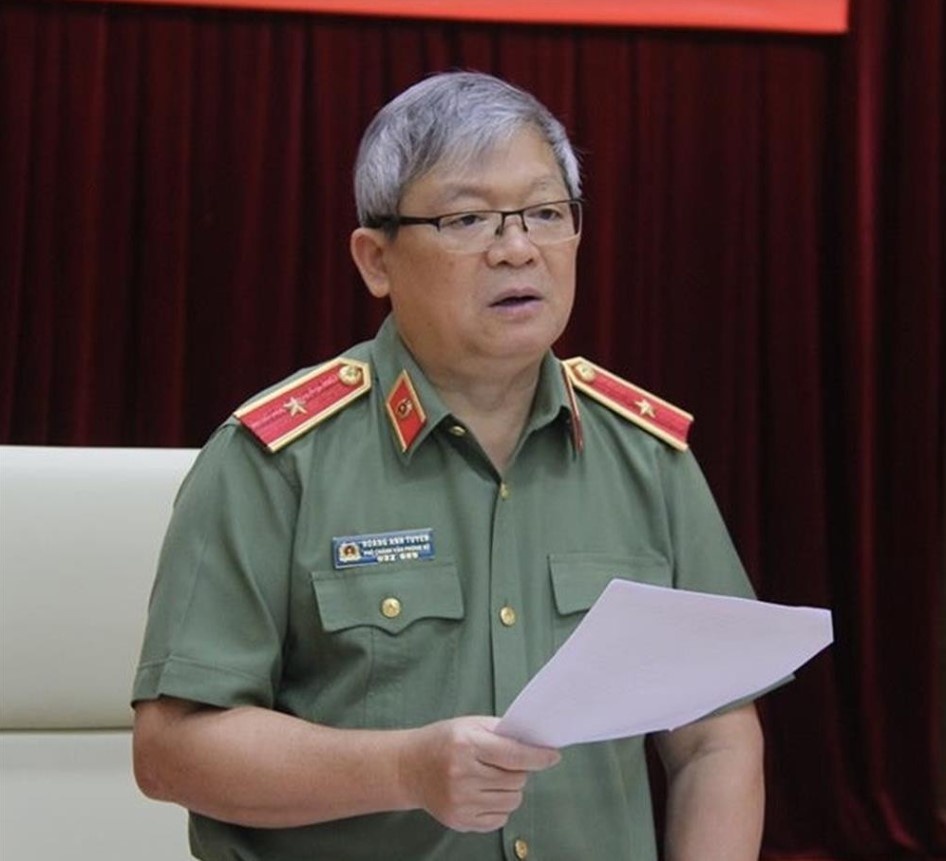 Thieu tuong Hoang Anh Tuyen lam nguoi phat ngon Bo Cong an hinh anh