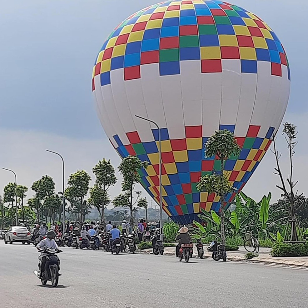 Khinh khi cau cho 9 nguoi phai ha canh khan cap vi loi ky thuat hinh anh