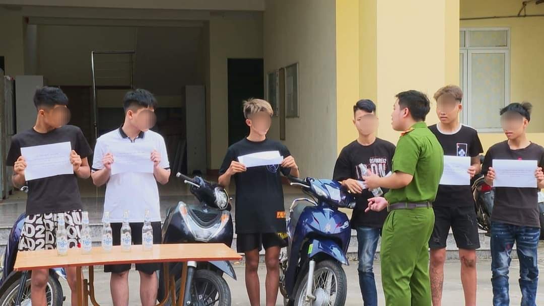 14 doi tuong o Phu Tho vo co cam dao don danh 3 thanh nien que Son La hinh anh
