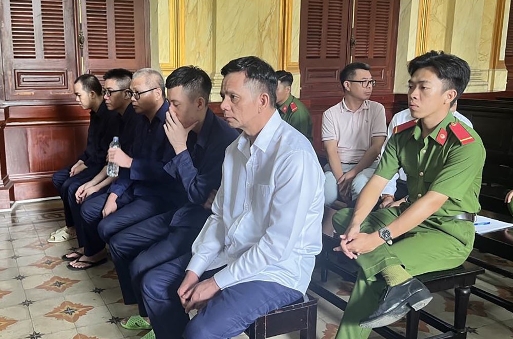 Giam doc dem kho gao rong cam co, Ngan hang An Binh 'an trai dang' hinh anh