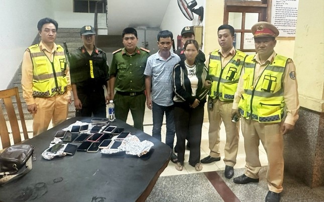 Trom 17 dien thoai,  Hoi cho anh 2