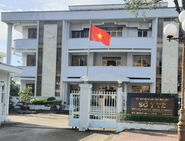 Bat mot truong phong cua So Y te Bac Lieu hinh anh