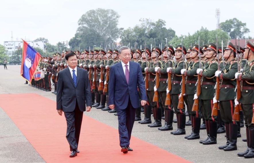 Le don chinh thuc Chu tich nuoc To Lam tham cap Nha nuoc toi Lao hinh anh