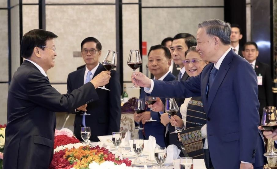 Chu tich nuoc To Lam du chieu dai trong the cua Nha nuoc Lao hinh anh