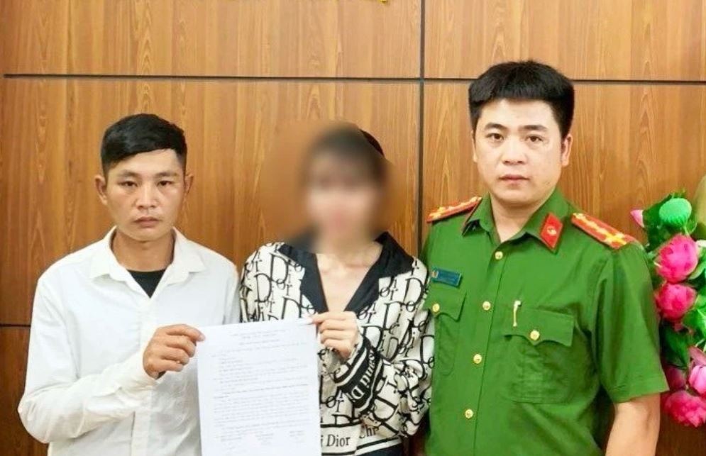 Giai cuu co gai bi lua ban sang Myanmar hinh anh