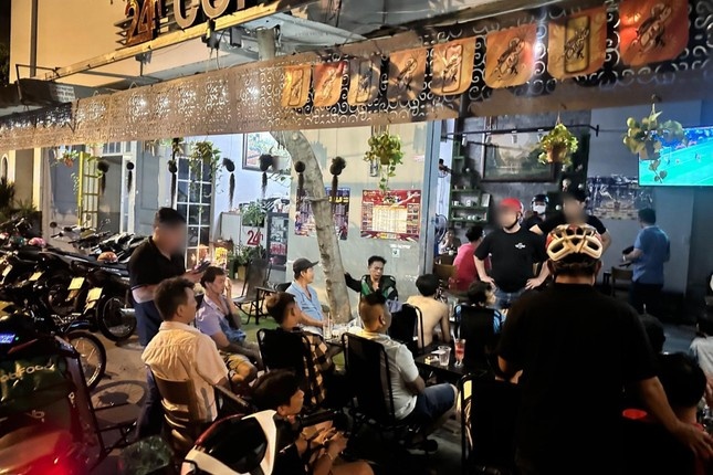 Bat giu nhieu nhom ca do bong da mua EURO o TP.HCM hinh anh