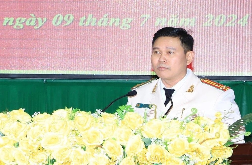 Dieu dong nhan su anh 1