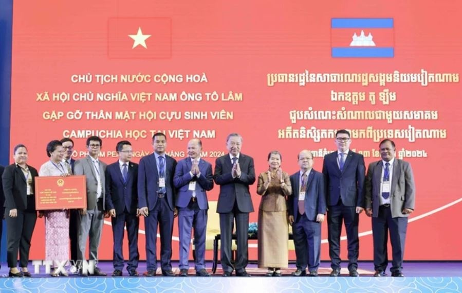 Chu tich nuoc To Lam anh 2