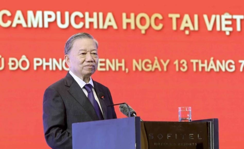 Chu tich nuoc To Lam gap mat Hoi cuu sinh vien Campuchia tai Viet Nam hinh anh