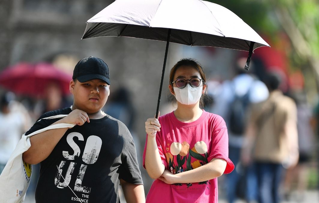 Thoi tiet 13/7: Bac Bo nang nong gay gat truoc khi don dot mua lon hinh anh