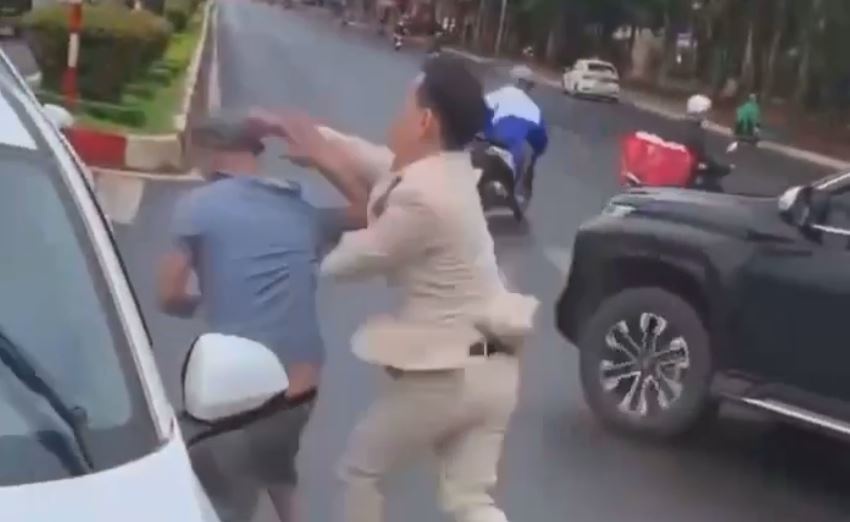 Cong an trieu tap chu re danh tai xe xe ben o Dak Lak hinh anh