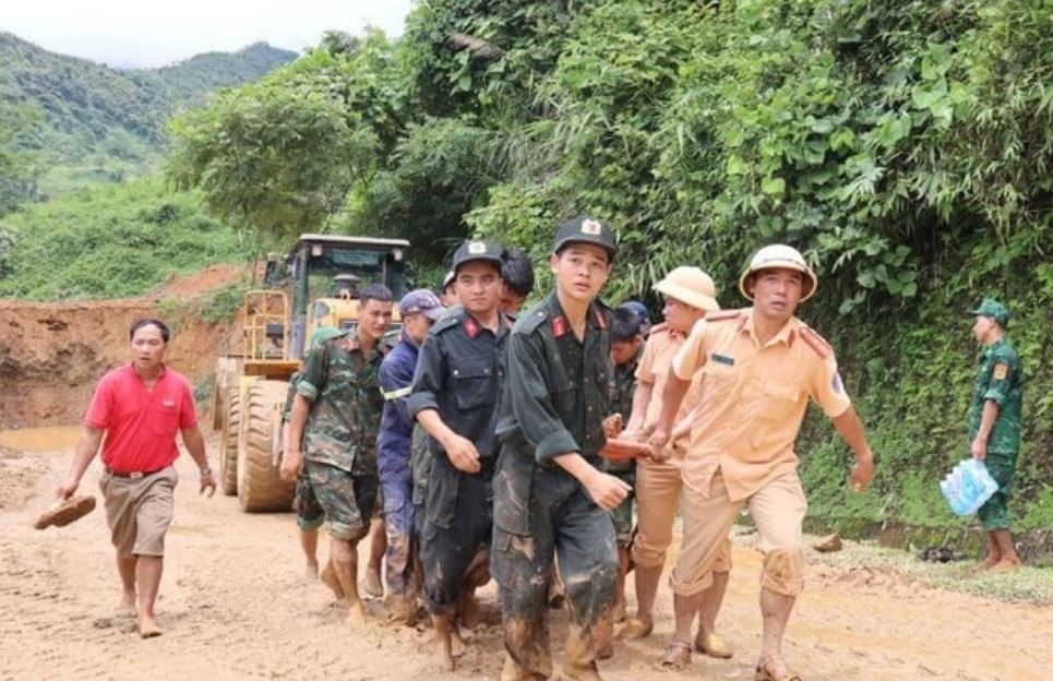 11 nguoi chet trong vu sat lo dat vui xe khach o Ha Giang hinh anh